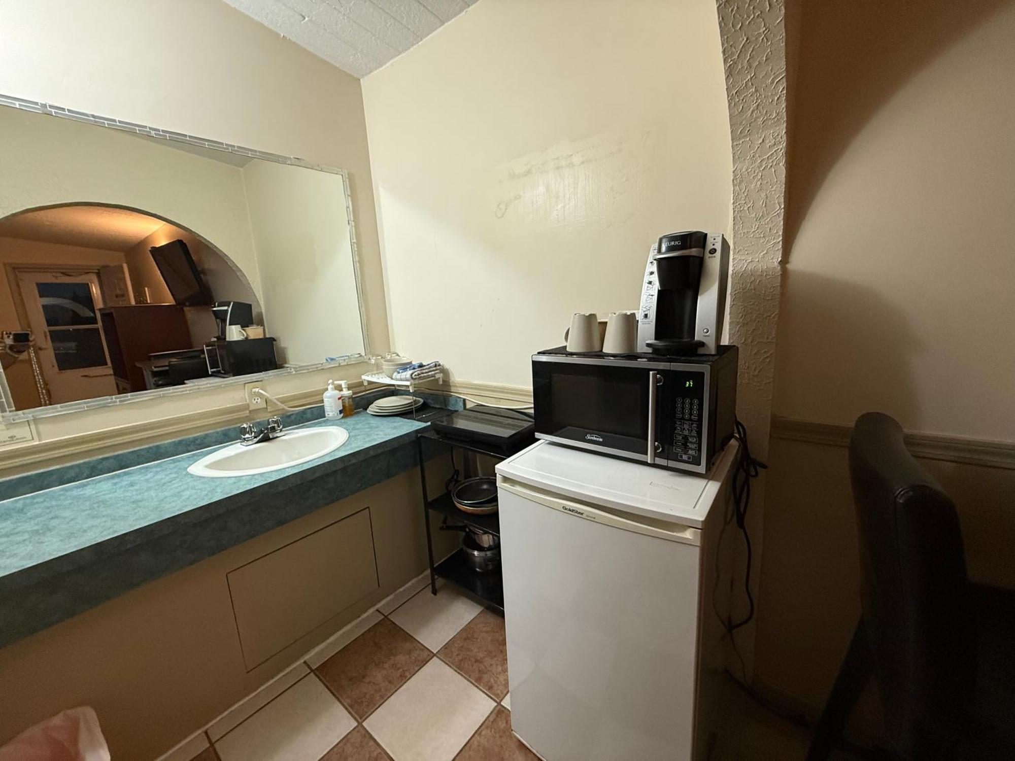 Centre Suite Inns Motel Bonnyville Eksteriør billede