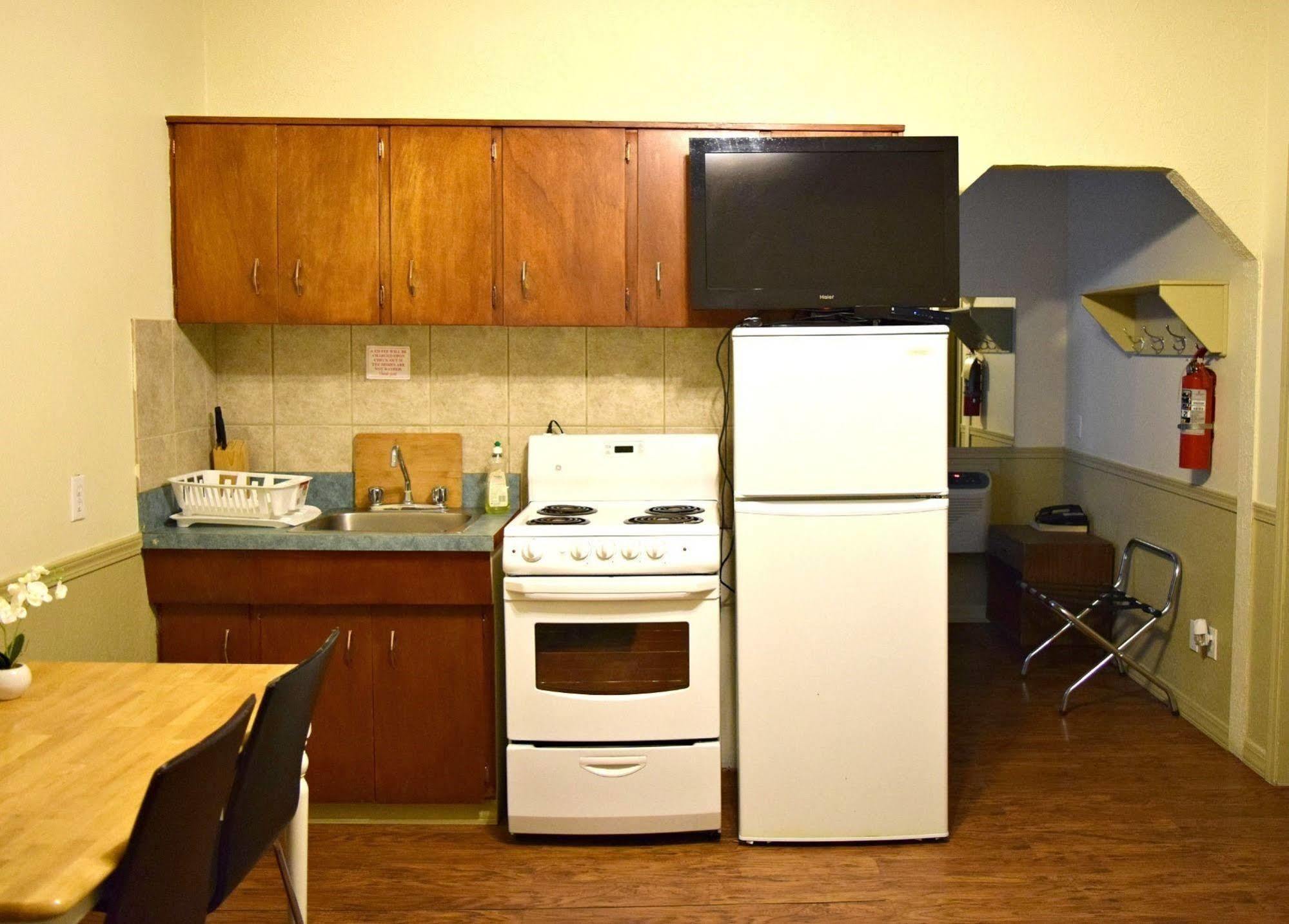 Centre Suite Inns Motel Bonnyville Eksteriør billede